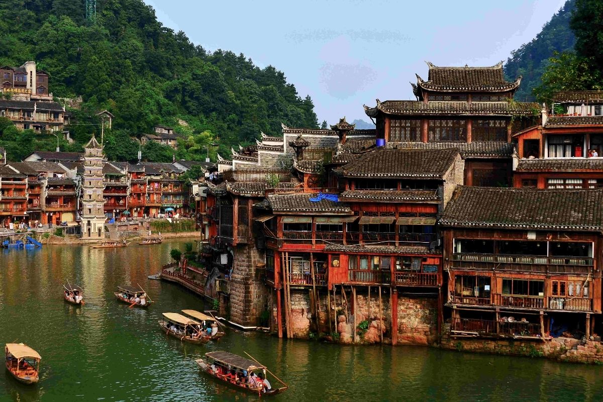 Ân Thi – Trương Gia Giới – Phượng Hoàng Cổ Trấn